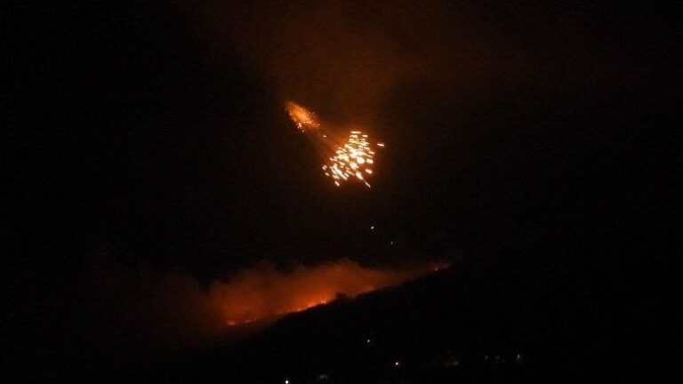 بالصور.. حرائق بسبب القصف الصهيوني على كفركلا