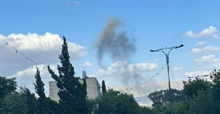 مقتل مستوطن بعد سقوط صواريخ على نهاريا (فيديو)