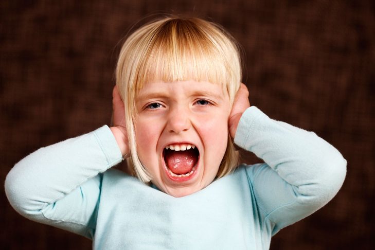 كيف نتعامل مع نوبات غضب الأطفال؟