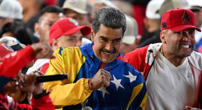 مادورو: لدينا 200 ألف عسكري جاهزين للقتال دفاعاً عن فنزويلا