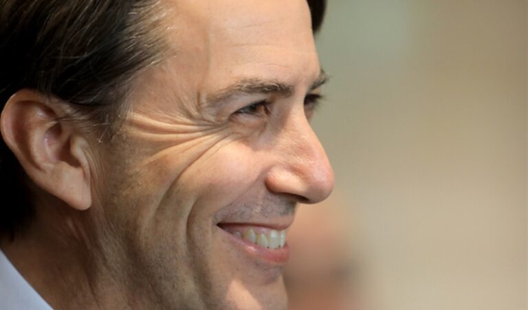 لا رئيس تحت النار