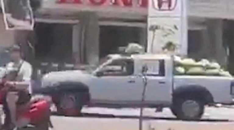 “عالسكين يا بطيخ” في سيارة الدرك.. وقوى الأمن توضح! (فيديو)