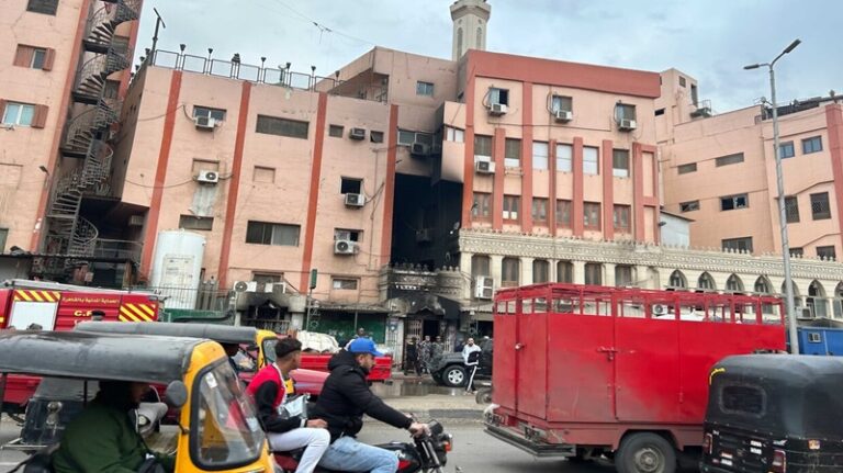 حريق هائل بأشهر مناطق القاهرة التجارية (فيديو – صور)