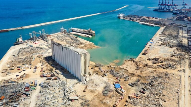 “مستوردو المواد الغذائية”: لإخراج البضائع من المرفأ