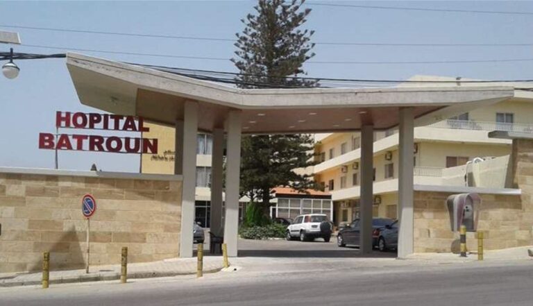 سقوط سقف غرفة غسيل الكلى في مستشفى البترون!