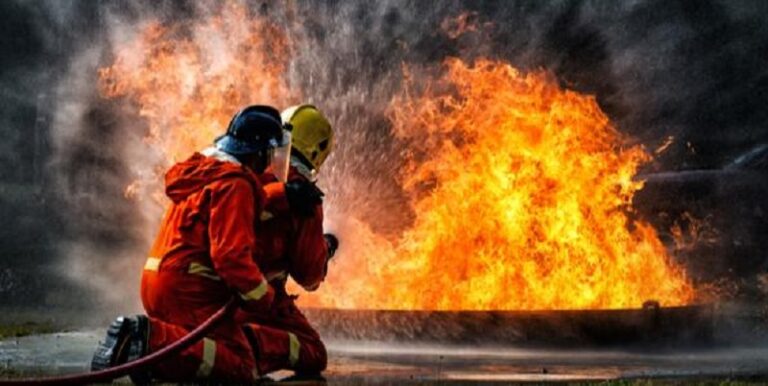 وفاة رجلي إطفاء أثناء إخماد حريق في إيطاليا