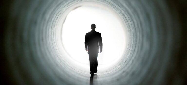 مات ثم عاد إلى الحياة! (فيديو)