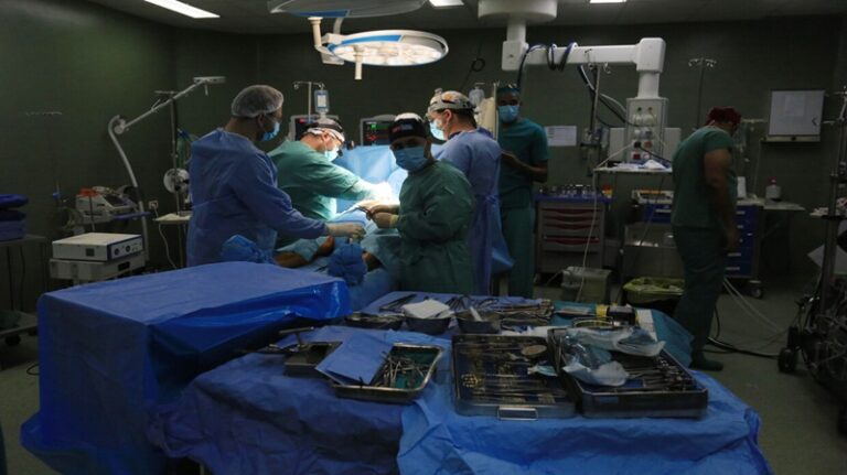 نجاح أول عملية كي للشريان الكلوي