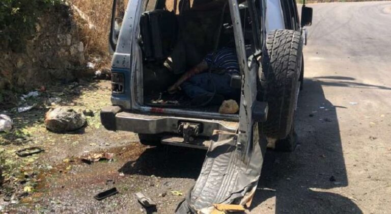 شهيدان باستهداف سيارة على طريق الخردلي (فيديو وصور)