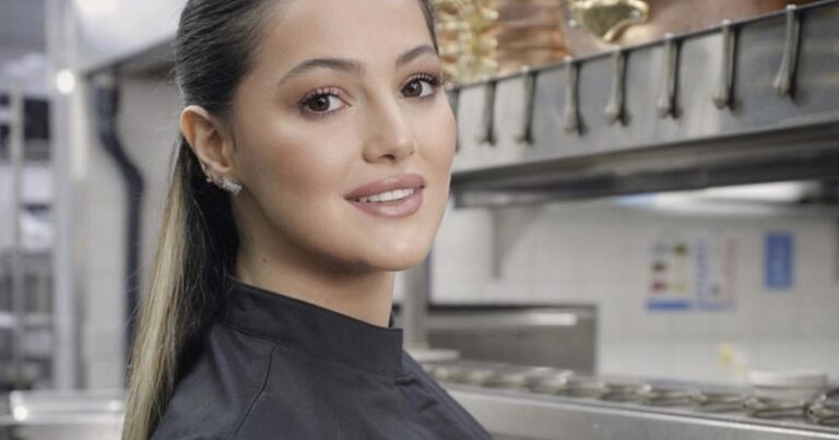 بالصورة.. دانا الحلاني تتألق بفستان والدتها!