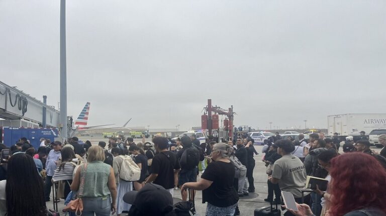 9 جرحى بحريق في مطار جون كنيدي (صور + فيديو)