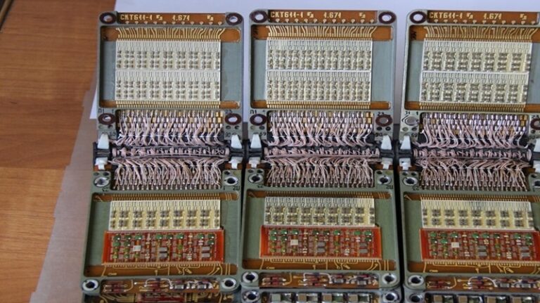 تطوير وحدات حاسوبية تعتمد على “الضوء السائل”