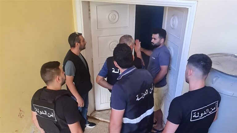 أمن الدولة في عكّار تُخلي بلدة رحبة من اللاجئين السوريّين