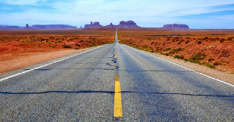 بالفيديو.. الحرارة العالية تُذيب الأسفلت في تركيا!