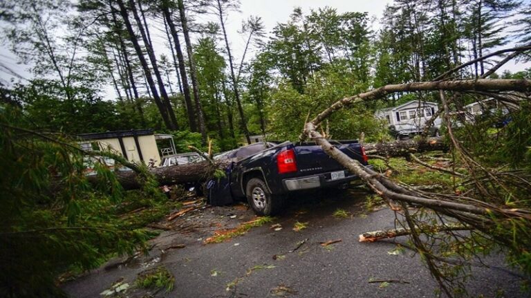عاصفة تقطع الكهرباء في نيويورك! (فيديو)