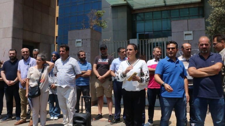 إعتصام لمتعاقدي “اللبنانية” أمام “التربية”: لإقرار ملف التفرغ.. وإلّا!