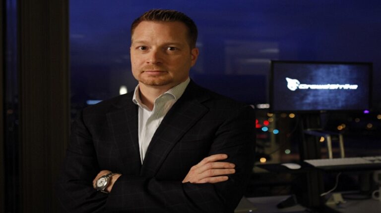 رئيس “Crowdstrike” يعتذر بعد الفوضى العالمية