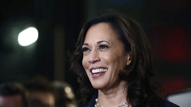 هاريس تتوعد بهزيمة ترامب