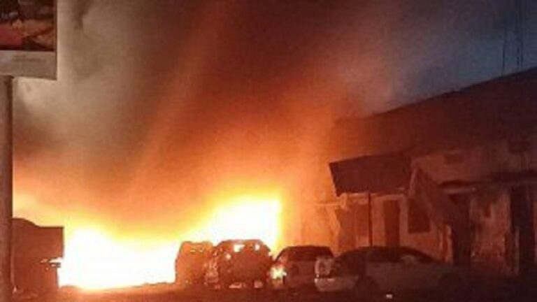 قتلى وإصابات بانفجار سيارة مفخخة في العاصمة الصومالية! (فيديو)