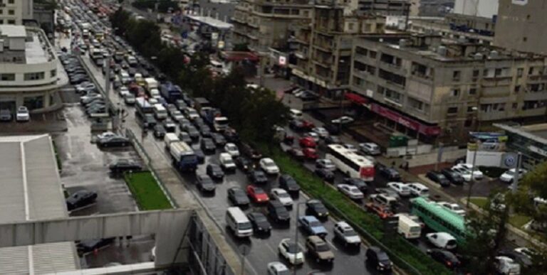 احتراق سيارة على طريق جل الديب (فيديو)