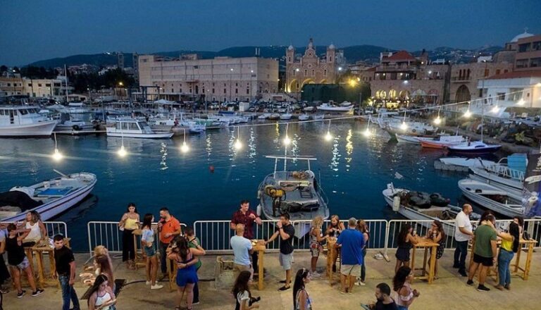 أرقام الفنادق والتجار “تفضح” التراجع السياحي