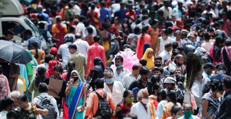 ضحايا بتدافع خلال تجمع ديني في الهند! (فيديو)