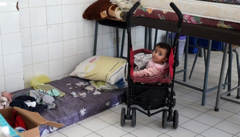 100 ألف نازح من جنوب لبنان