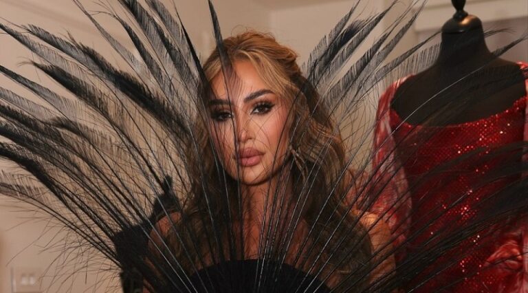 الريش يسيطر على إطلالة مايا دياب!