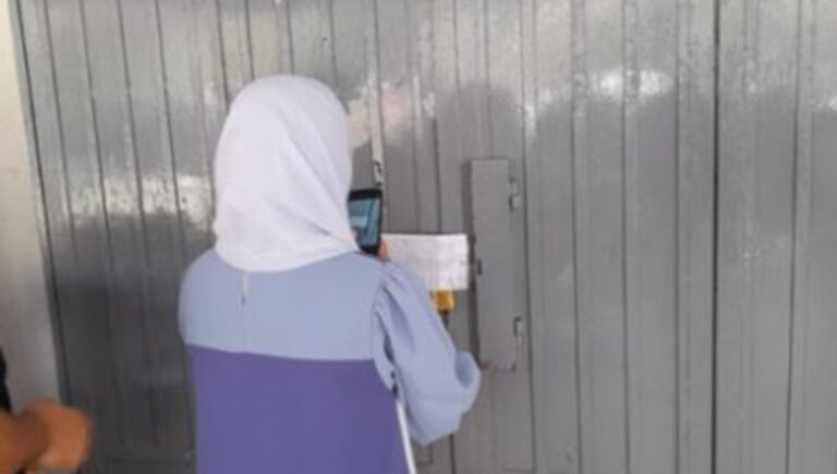 ختم سوبرماركت في طرابلس بالشمع الأحمر