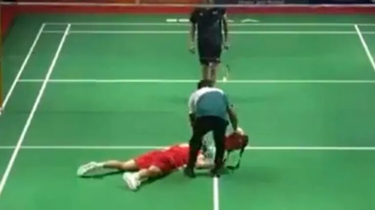 بالفيديو ـ وفاة لاعب صيني شاب في الملعب