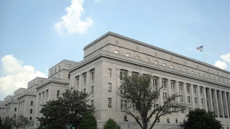 استقالة موظفة من “الداخلية الأميركية”: أرفض دعم الإبادة الجماعية التي ترتكبها “إسرائيل”!