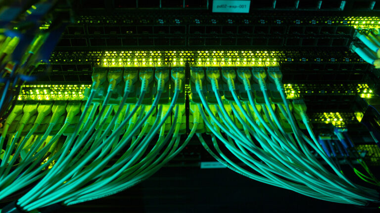 فرنسا: عمليات تخريب طالت شبكة الألياف البصرية قبل “الأولمبياد”