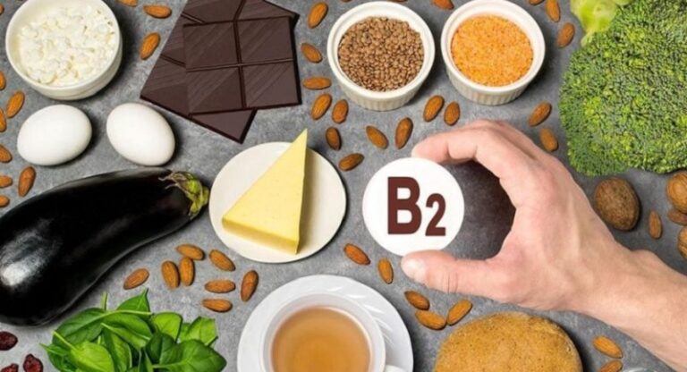 ما هي أعراض نقص فيتامين B2 في الجسم؟