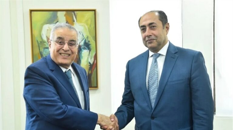 الجامعة تتبرأ من موقف زكي