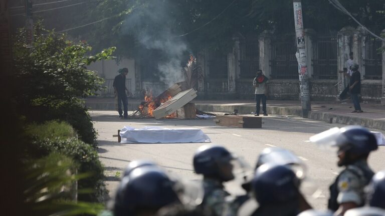 مقتل وإصابة المئات بأعمال الشغب في بنغلادش (فيديو)