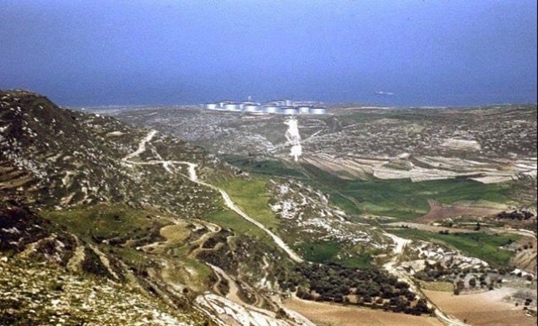 حريقان بمحلين تجاريين في الزهراني (صور)