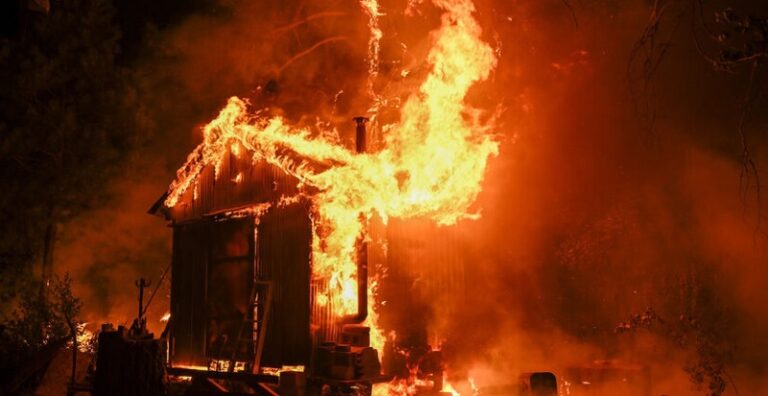 حرائق الغابات تلتهم مساحات واسعة في كاليفورنيا (فيديو)