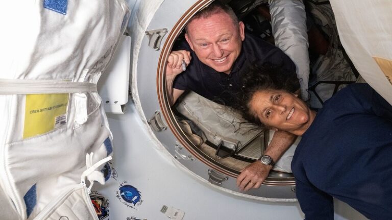 رائدا فضاء من “ناسا” عالقان في محطة الفضاء الدولية!