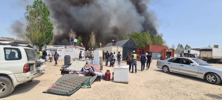 حريق يلتهم خيماً للاجئين السوريين في بحِنّين (فيديو)