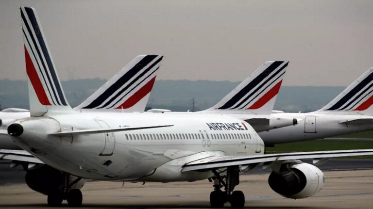 الخطوط الفرنسية تعلق رحلاتها إلى بيروت حتى 3 آب