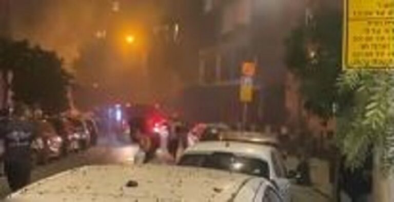 بالفيديو.. قتيل وجرحى للعدو بانفجار ضخم وسط “تل أبيب”!