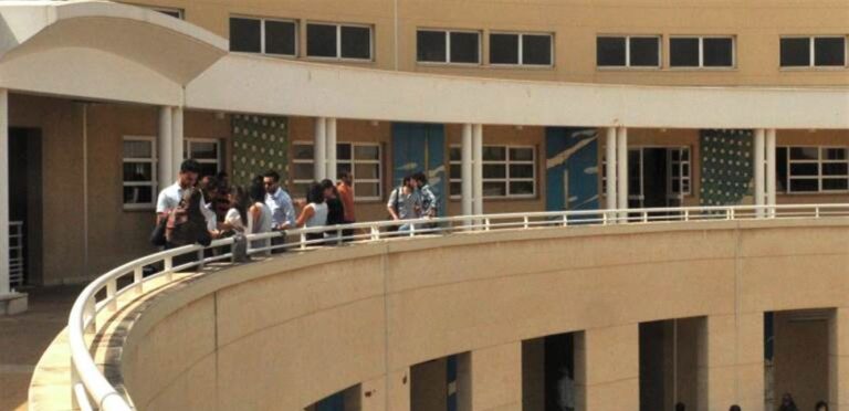 خاص “الجريدة” | البراغيث تهاجم طلاب “اللبنانية”!