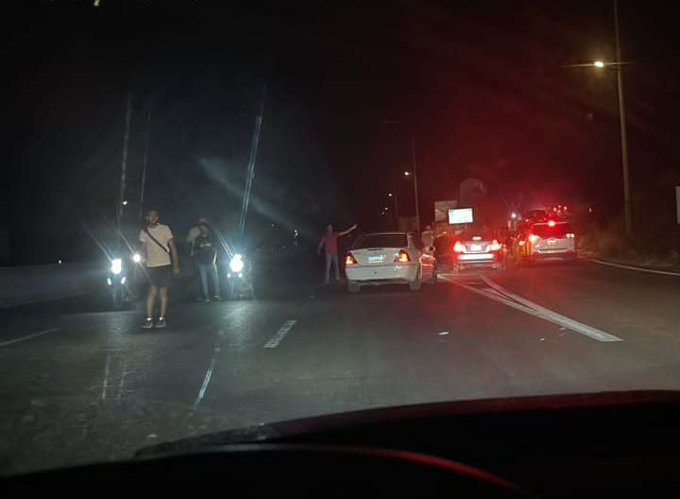 قطع الطريق البحرية واوتوستراد الجنوب قرب عدلون بسبب توالي الإنفجارات