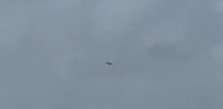 بالفيديو.. جسم غريب في سماء ميامي