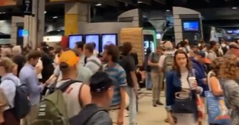 فرنسا ترتبك! (فيديو)