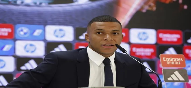 مبابي يعد بيريز بشأن التعاقد مع لاعب جديد