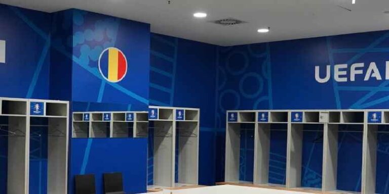 لفتة مميزة من لاعبي رومانيا بعد خروجهم من اليورو