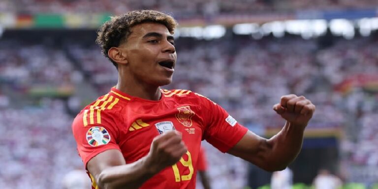 باريس سان جيرمان يكشف التفاصيل بخصوص إمكانية التعاقد مع يامال