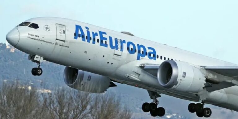 بالفيديو ـ “رحلة رعب” من اسبانيا إلى الأوروغواي.. وجرحى بمطبات هوائية