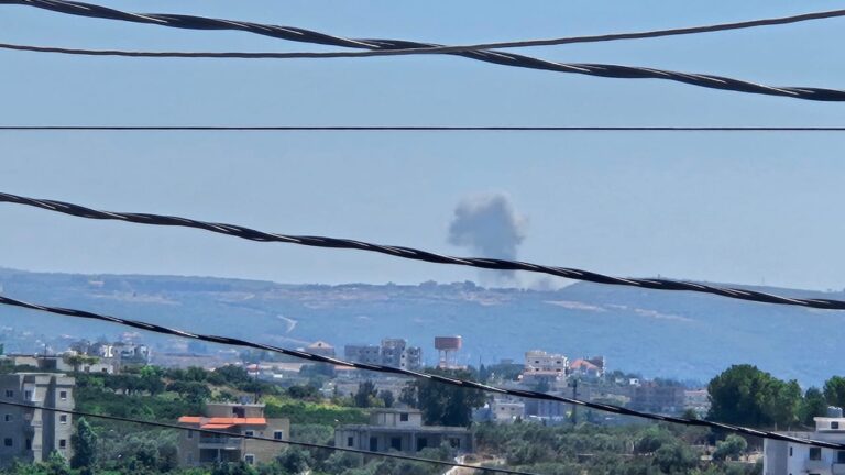 بالفيديو.. جنود العدو يشاهدون الغارة على محيبيب